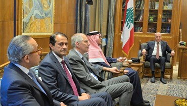 الرئيس نبيه بري يلتقي سفراء الخماسية في عين التينة (نبيل إسماعيل).