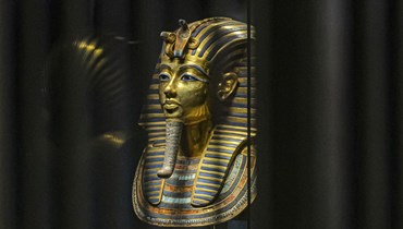 صورة لقناع توت عنخ آمون الذهبي المعروض في المتحف المصري وسط القاهرة في 27 أيلول 2022 ( AFP / KHALED DESOUKI).