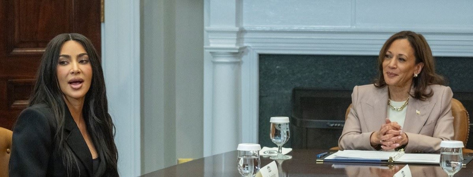 كيم كاردشيان تلتقي نائبة الرئيس الأميركي كاميلا هاريس في البيت الأبيض (ـ ف ).