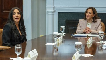 بالصور- كيم كارداشيان في البيت الأبيض... مناقشة إصلاح العدالة الجنائية مع كاميلا هاريس