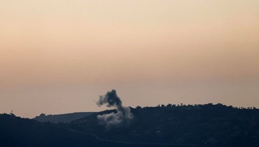 الدخان يتصاعد فوق قرية العديسة أثناء القصف الإسرائيلي (أ ف ب).