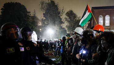 قبيل بدء المواجهات بين الشرطة والمحتجين في جامعة كاليفورنيا لوس أنجلس (أ ف ب)
