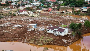 لقطة جويّة تُظهر المنازل التي دمّرتها الفيضانات في ولاية ريو غراندي دو سول، البرازيل (أ ف ب). 