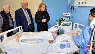 الوزيرة السابقة ليلى الصلح حماده في زيارة إلى المستشفى الحكومي الجامعي في الكرنتينا.