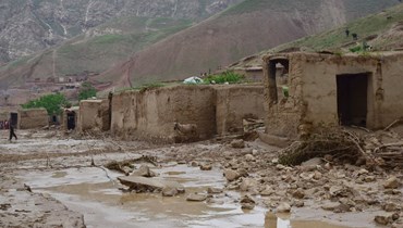 الفيضانات المفاجئة في أفغانستان تحصد أكثر من 300 قتيل