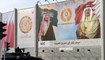 صور القادة العرب في البحرين تُرحّب بالحضور قبيل انعقاد القمة العربية (أ ف ب).