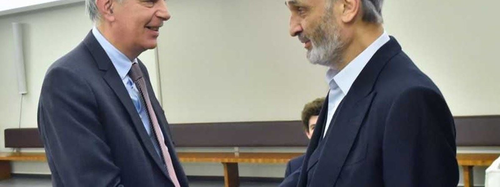 رئيس حزب "القوات اللبنانية" سمير جعجع والسفير الفرنسي هيرفيه ماغرو 