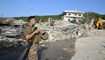عنصر في الجيش يقف أمام دمار في بلدة كفرحمام الجنوبية جرّاء القصف الإسرائيلي المتواصل (أ ف ب).