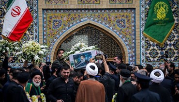 تجمّع عشرات آلاف الأشخاص في طهران لحضور مراسم تشييع رئيسي (فيديو)