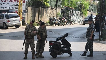 تعرّض السفارة الأميركيّة في عوكر لإطلاق نار... موقوف بعهدة الجيش وانتشار أمني كثيف (صور)