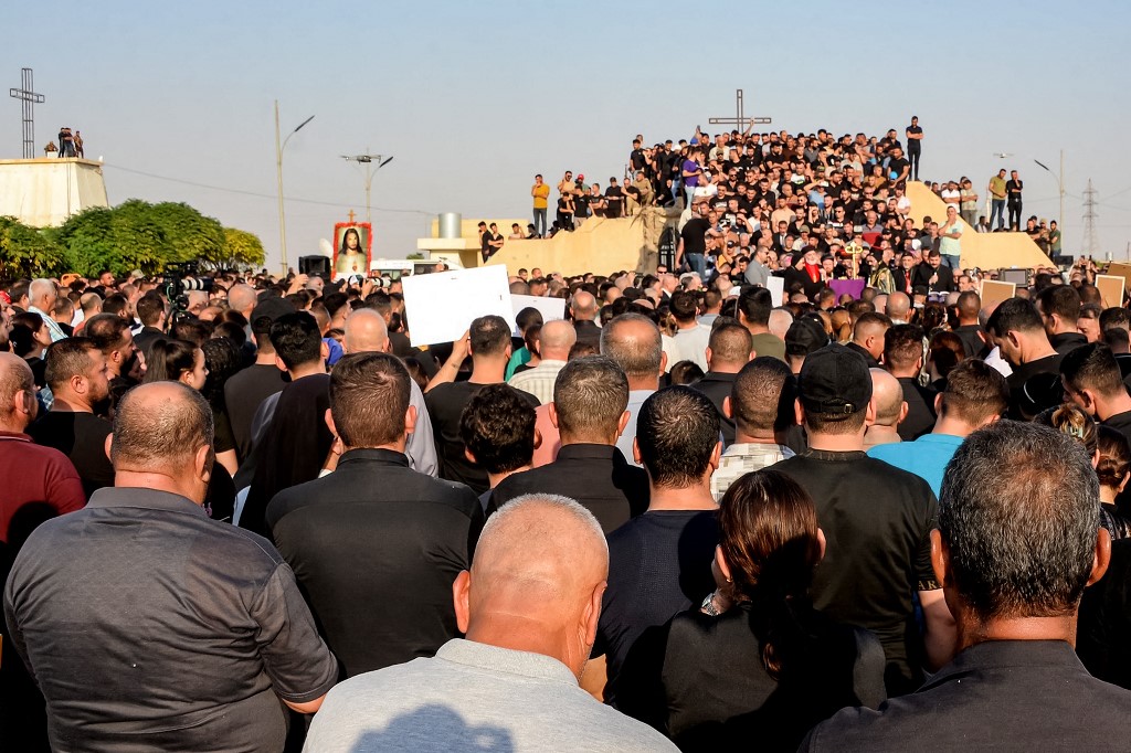 "كلّنا ميّتون"... قرقوش العراقيّة المفجوعة تودّع ضحايا الحريق الدامي بالدموع والصلوات (صور) 000_33WU2LZ