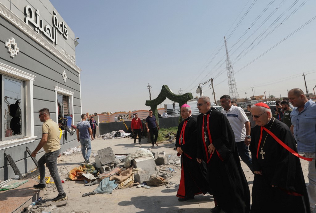 "كلّنا ميّتون"... قرقوش العراقيّة المفجوعة تودّع ضحايا الحريق الدامي بالدموع والصلوات (صور) 000_33WU43M