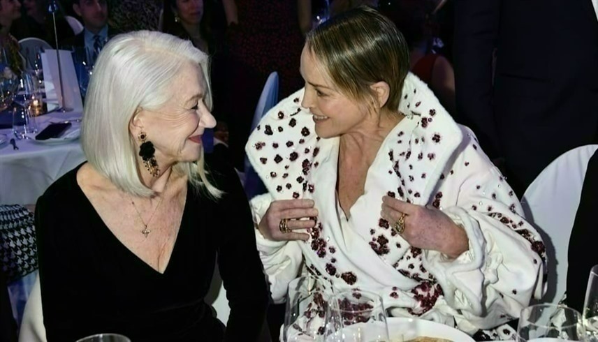 موقف طريف بين هيلاري كلينتون وشارون ستون في حفل Cinema For Peace 