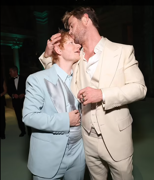 مواقف وإطلالات باتت حديث الساعة في ميت غالا (صور وفيديو)