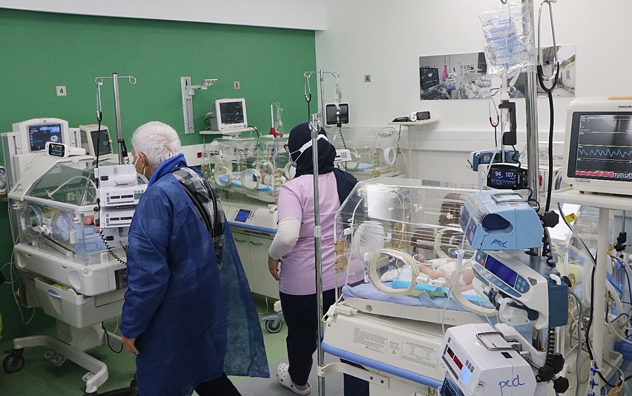 روبير صاصي الملاك الحارس للخدج وحديثي الولادة: لولاه لما عرفنا مستشفى الكرنتينا الحكومي!