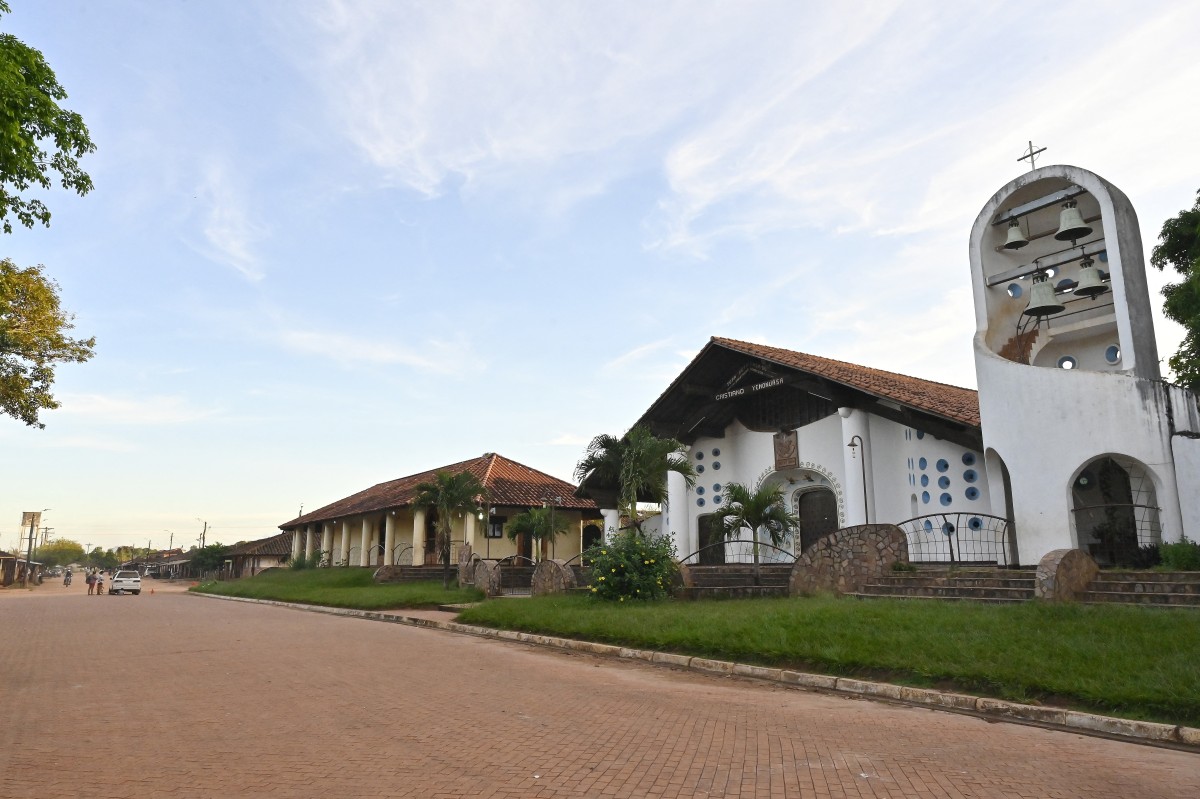 في أقاصي الأمازون... من لا يجيد العزف على الكمان يرمى للتماسيح