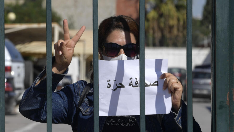 إلغاء تجريم القدح والذم: هل ينصف قانون الإعلام الجديد الصحافيين؟