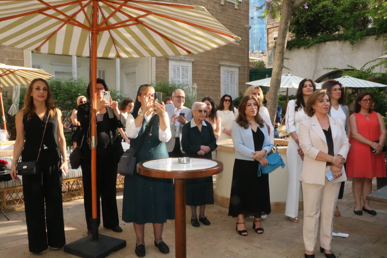 تكريم فرنسي لليليان شيخاني ناكوز المرأة الموسوعة في التحليل النفسي