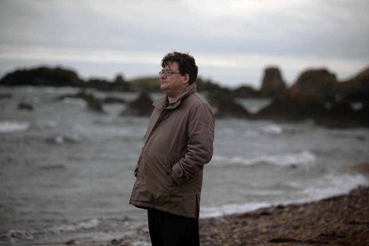 جون بيرنسايد... إيليوت الصغير الذي كسر الطوق ورحل