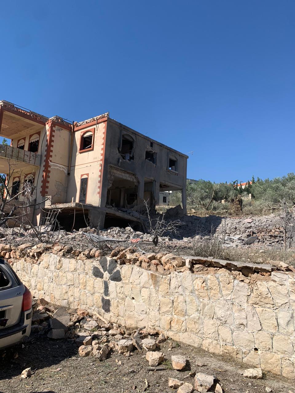 ترقب جنوبا بعد قصف ثكنة كريات شمونة و إسقاط المسيرة هيرمز ... وفي صديقين الشظايا أصابت أطفال رضع (فيديو)