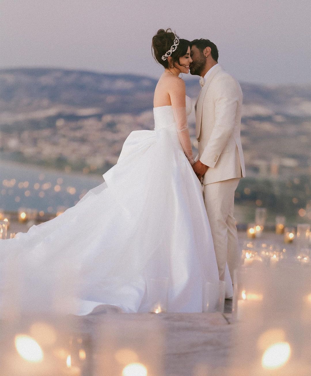 سارة أبي كنعان ووسام فارس يدخلان القفص الذهبي (صور)