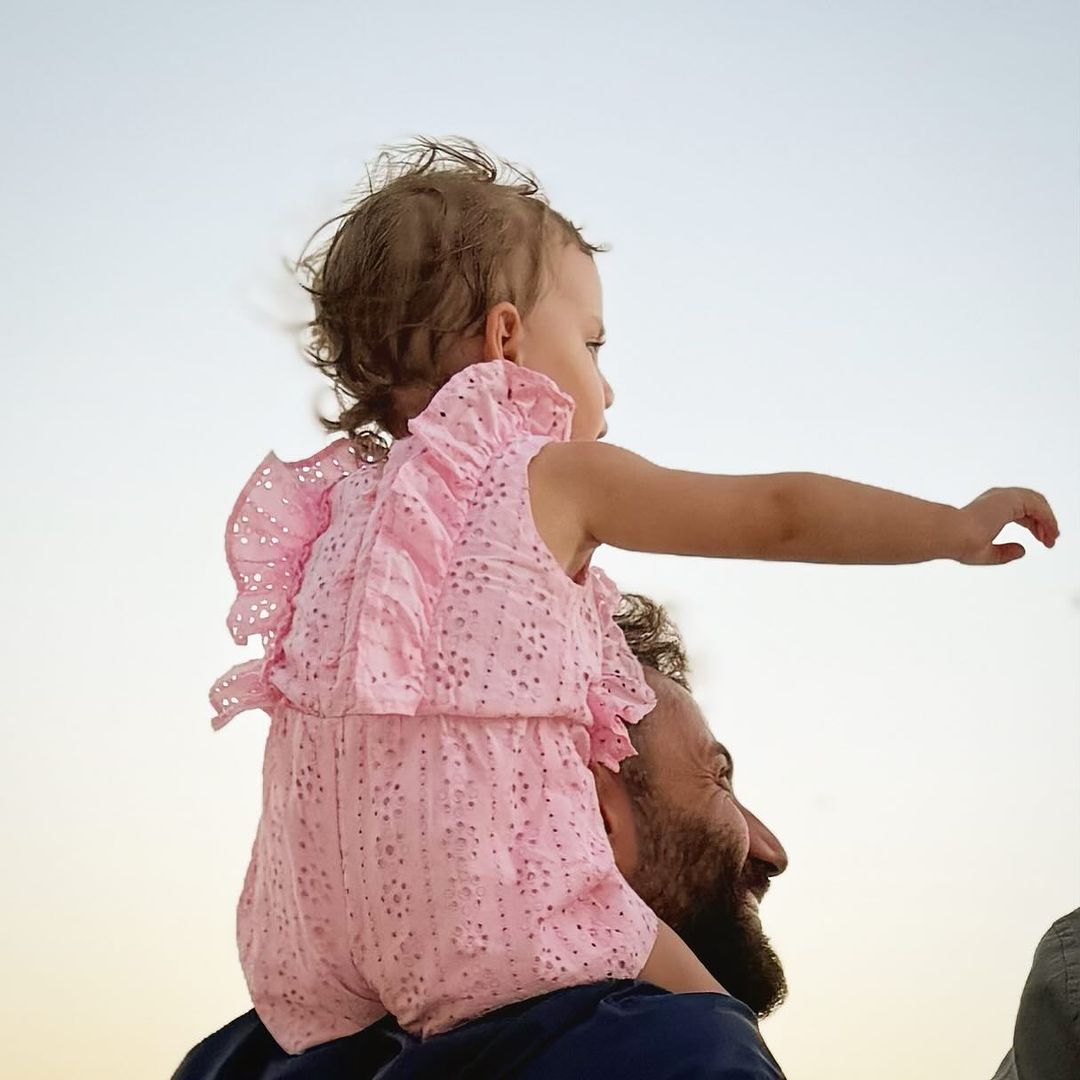 نيقولا معوض وكيفانش تاتليتوغ يستمتعان بإجازة عائلية في بودروم (صور)