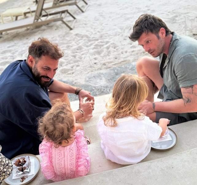 نيقولا معوض وكيفانش تاتليتوغ يستمتعان بإجازة عائلية في بودروم (صور)