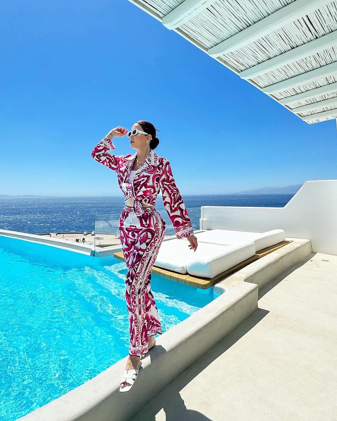 نسرين طافش تلتقي ليلى عبدالله في اليونان (صور)