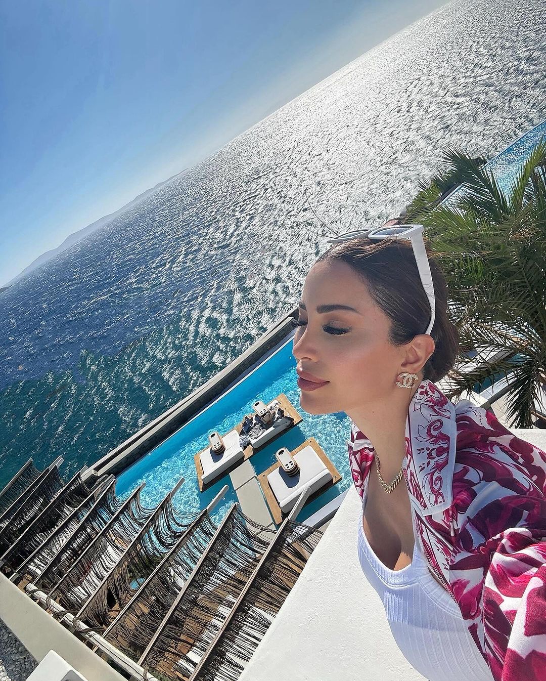 نسرين طافش تلتقي ليلى عبدالله في اليونان (صور)