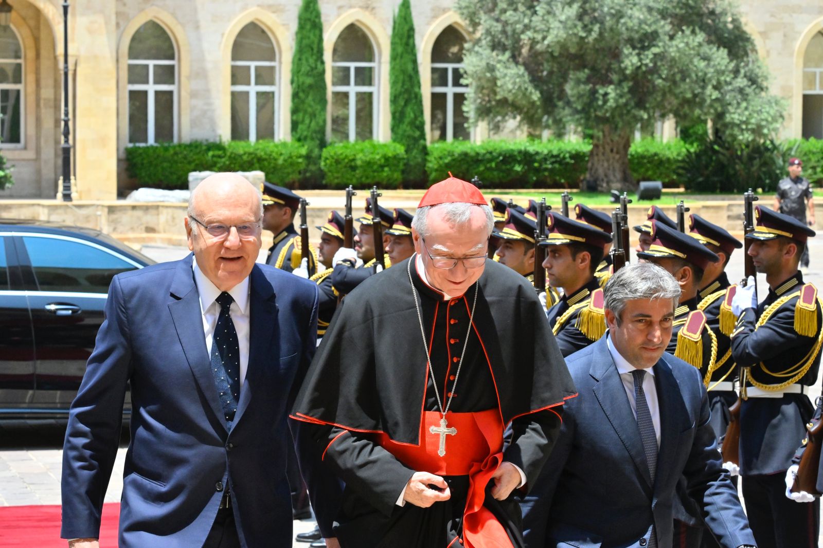 بارولين في بيروت... البابا فرنسيس قلق وانتخاب رئيس للجمهورية أولوية!