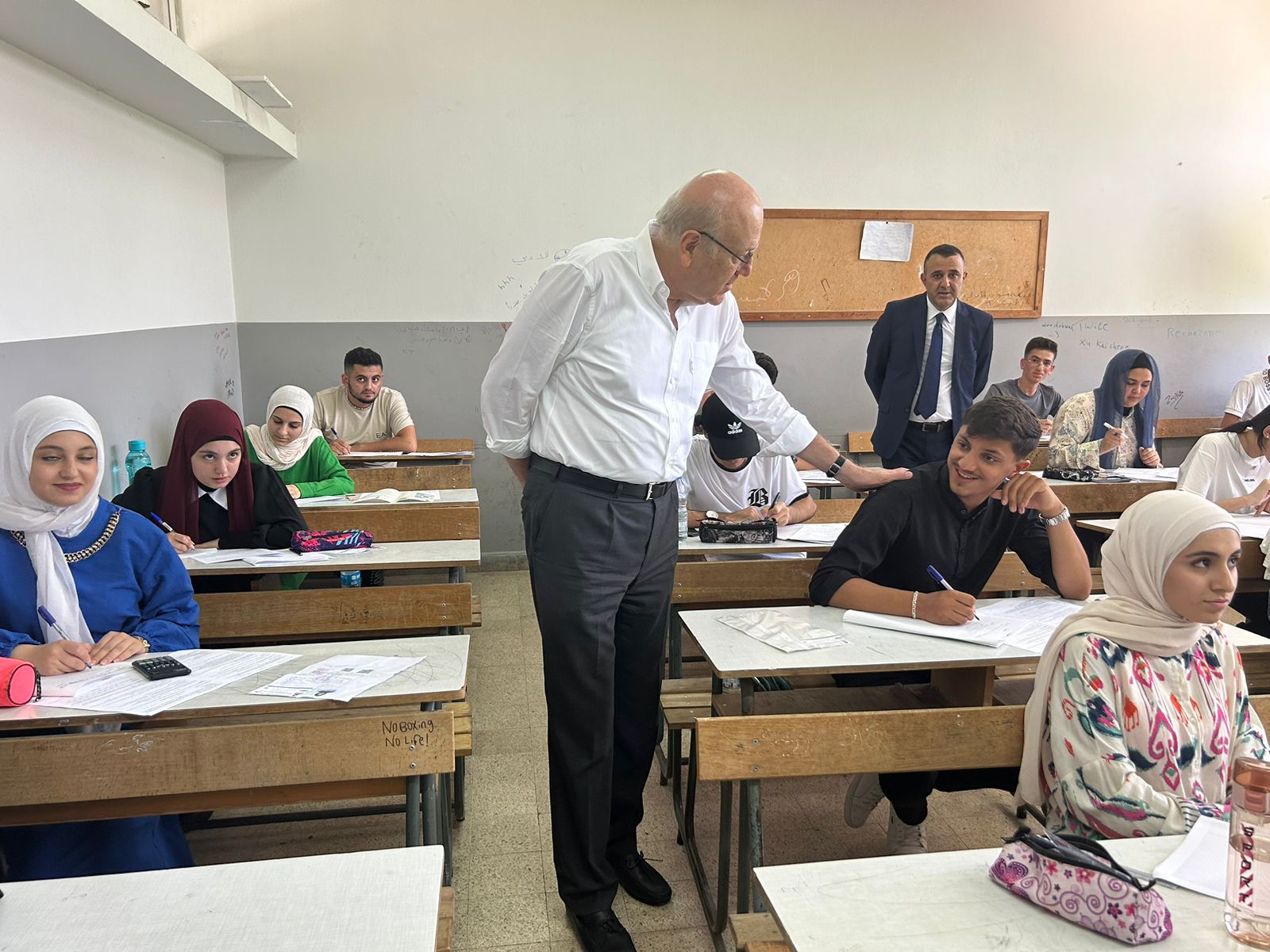 الجنوب اللبناني... بين الخطة ج في غزة و أرغيلة الإمتحانات