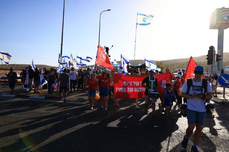 الجنوب اللبناني... بين الخطة ج في غزة و أرغيلة الإمتحانات