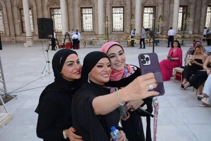 حفل عقد قران ابنة إعلامية مصرية بمسجد محمد علي يغضب المصريين: إهانة لقدسيته