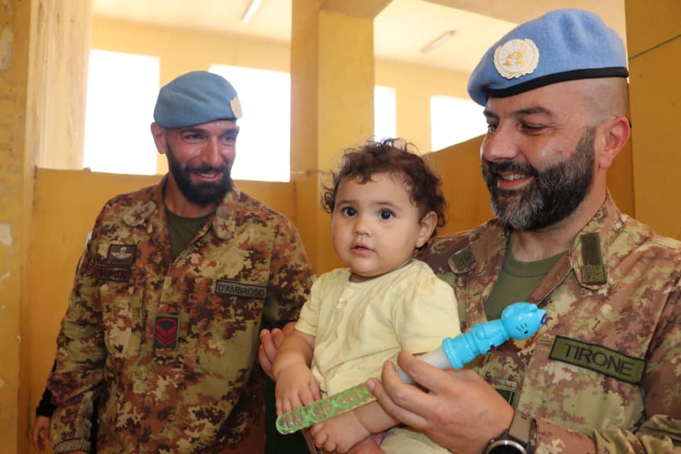 الكتيبة الإيطالية ضمن اليونيفيل تجول على مراكز الإيواء جنوبا لمعاينة المرضى