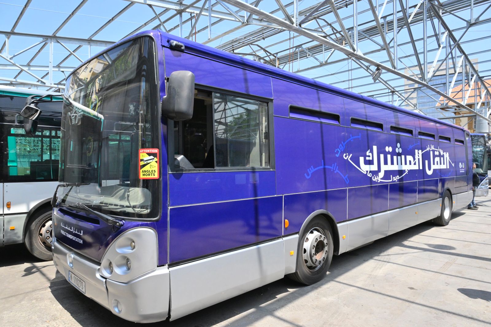 حمية أطلق خطة تسيير حافلات النقل المشترك: 96 باصا في بيروت تليها تباعا بقية المناطق