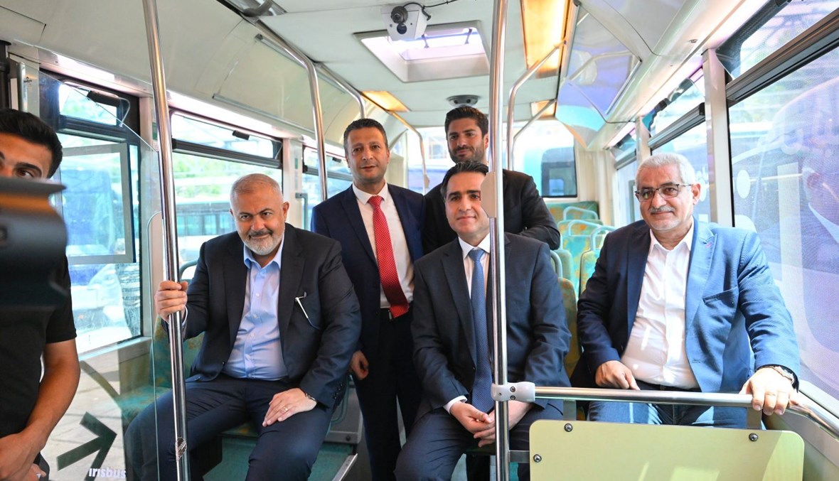 بالفيديو-من حطم باصات النقل العام في الدورة؟