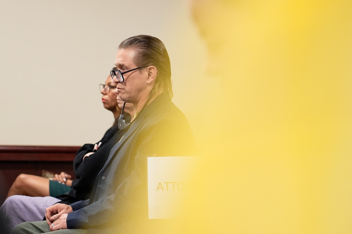 هوليوود لا تزال تفضل استخدام الأسلحة الحقيقية رغم مأساة راست 