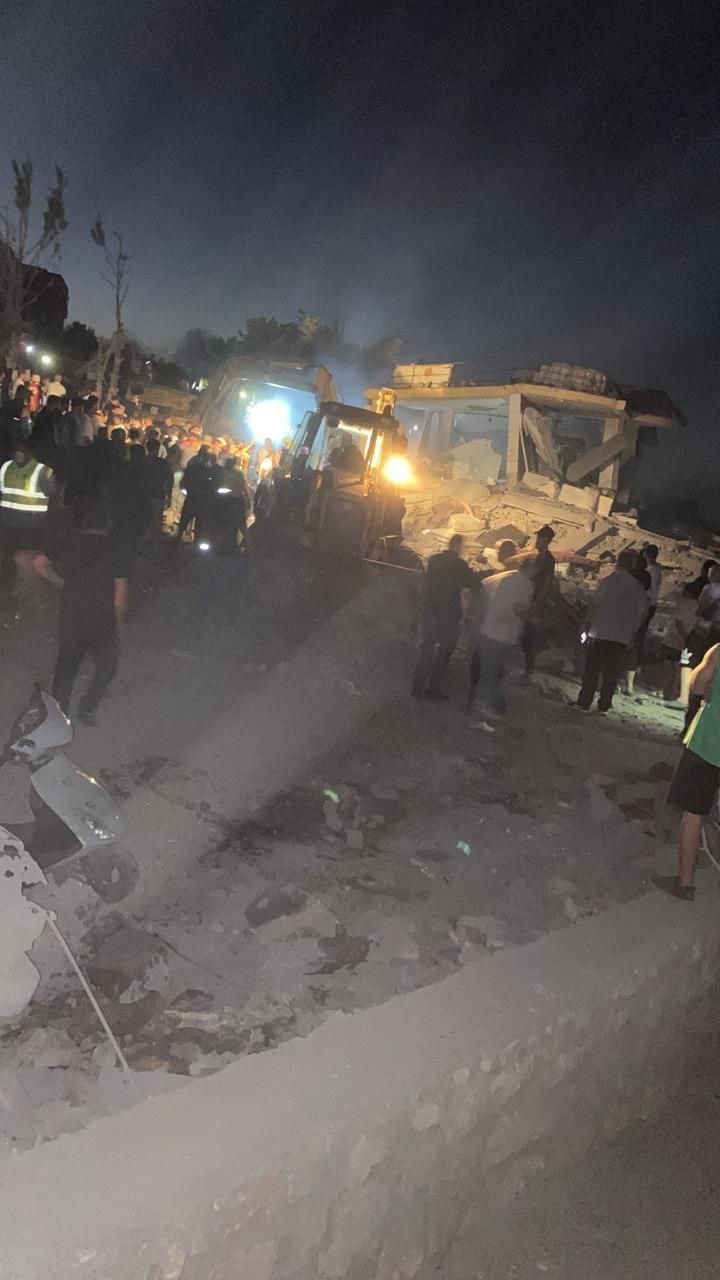 في تصعيد هو الأعنف: إسرائيل تغتال قياديا في حزب الله وتخلف مجزرة في الجميجمة