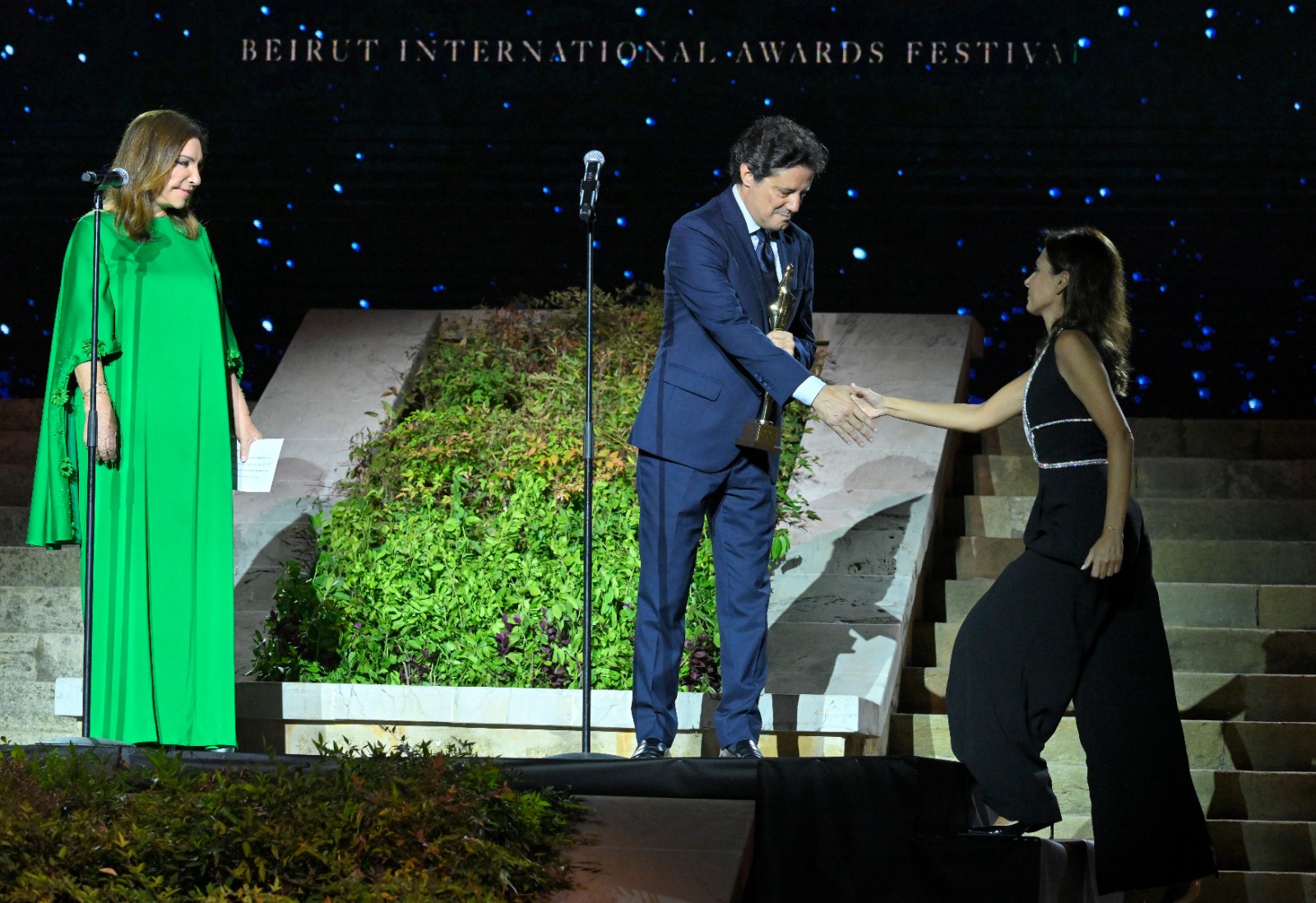 نايلة تويني تتسلم جائزة بياف : ندافع عن لبنان الذي يشبهنا