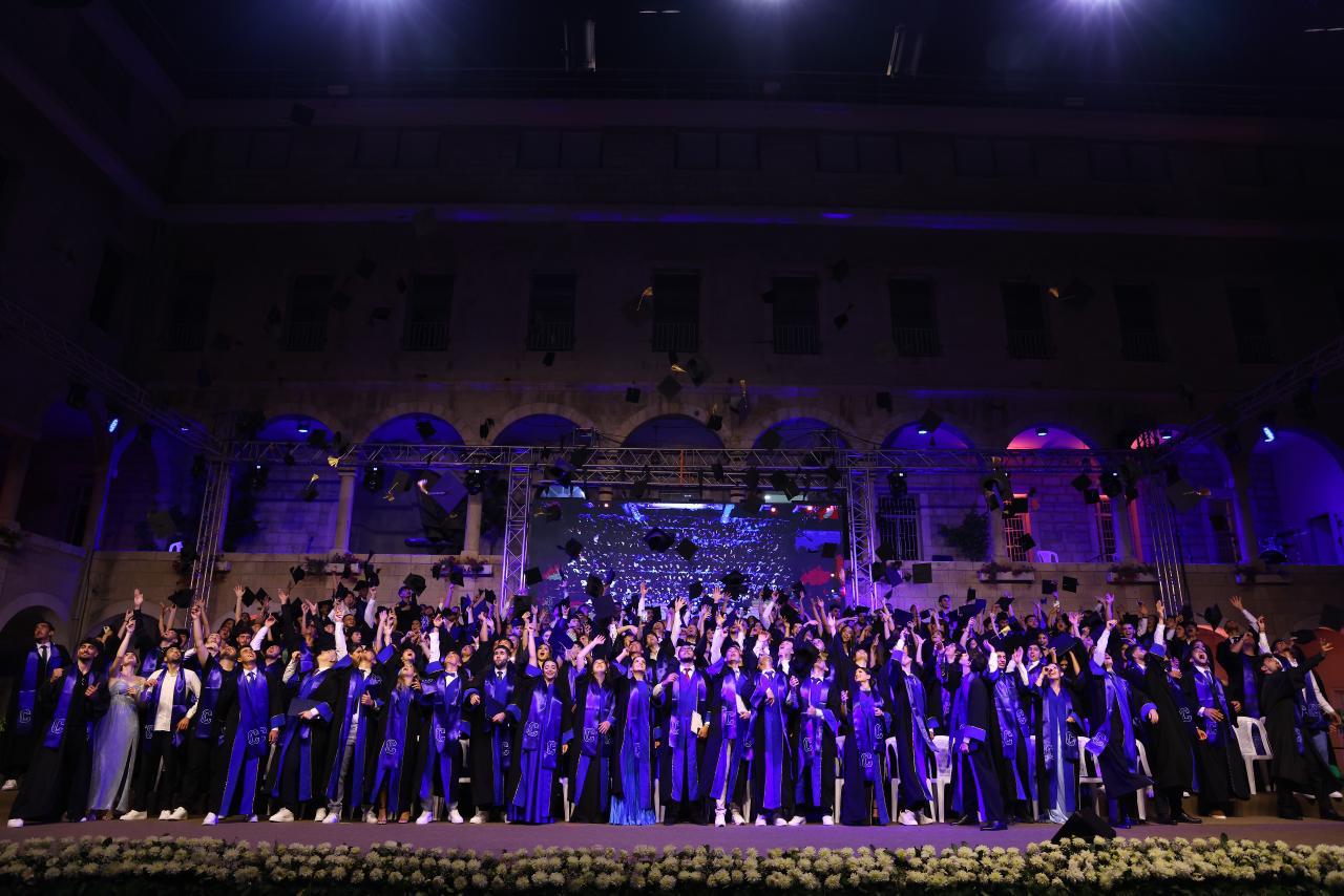 المدرسة المركزية للرهبان اللبنانيين جونيه تحتفل بتخرج طلابها