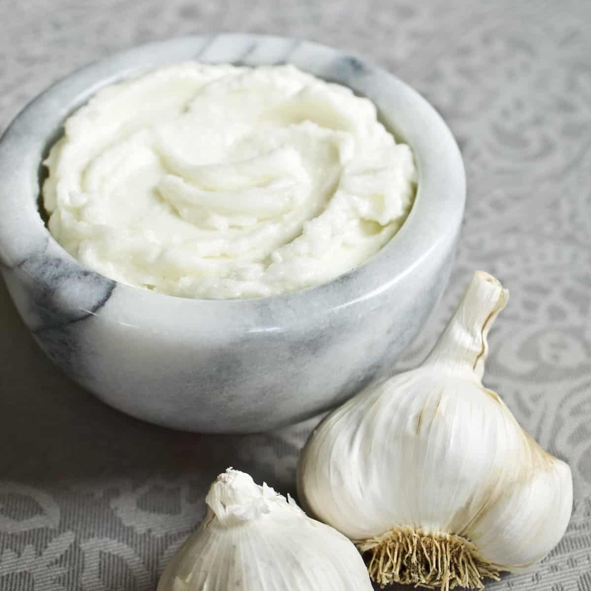 صلصات البستو والثوم والعسل مع الخردل بأسهل الطرق