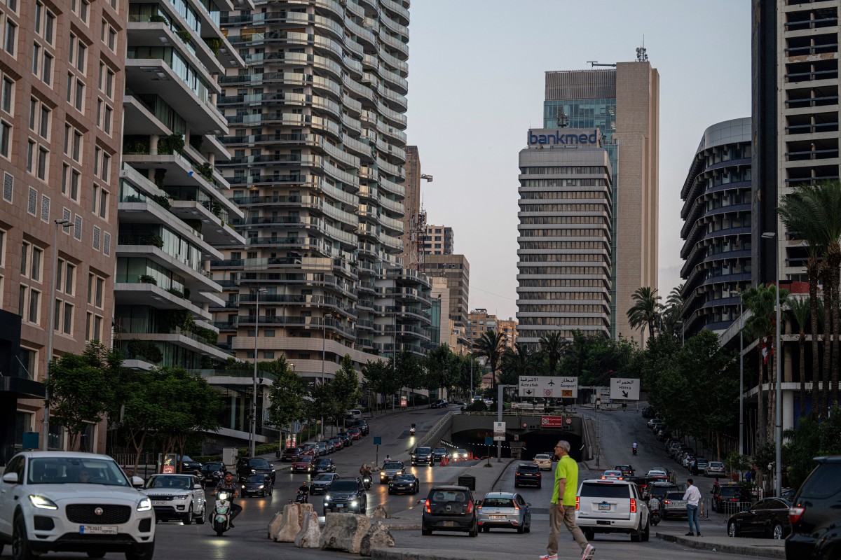 أزمات طاحنة تعصف بلبنان وسط مخاطر نشوب حرب مع إسرائيل