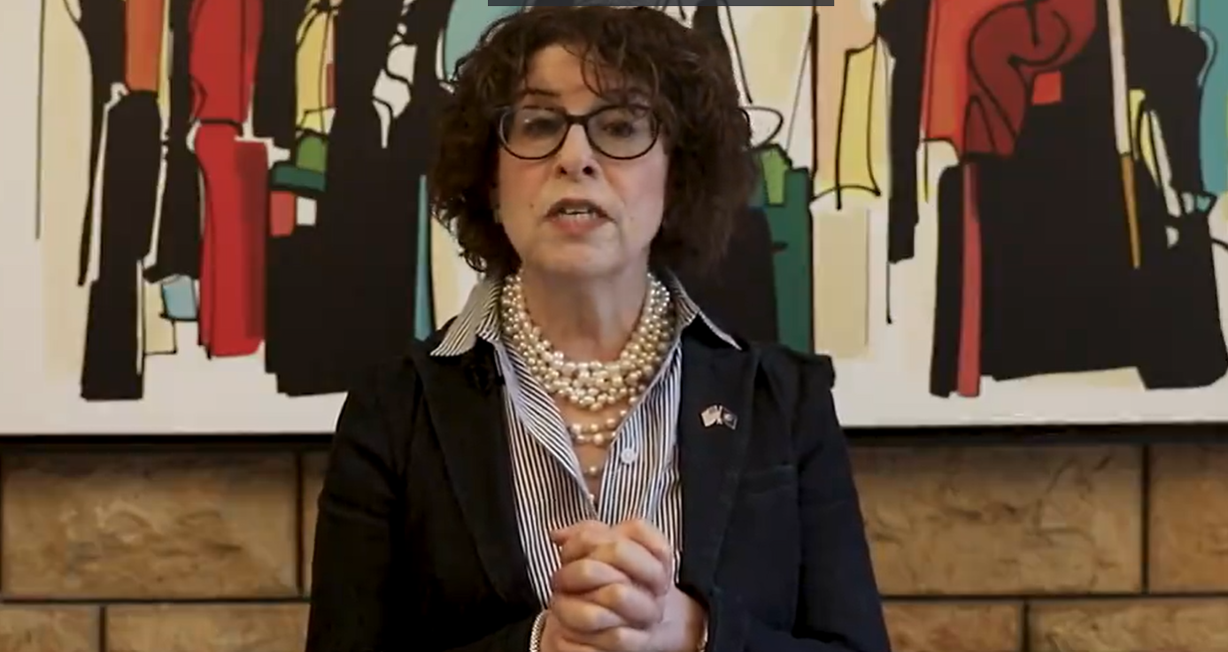 السفارة الأميركية تحذر رعاياها: إن تعذر الوصول إلى المطار الرجاء ملازمة أقرب ملجأ واتباع الإرشادات (فيديو)