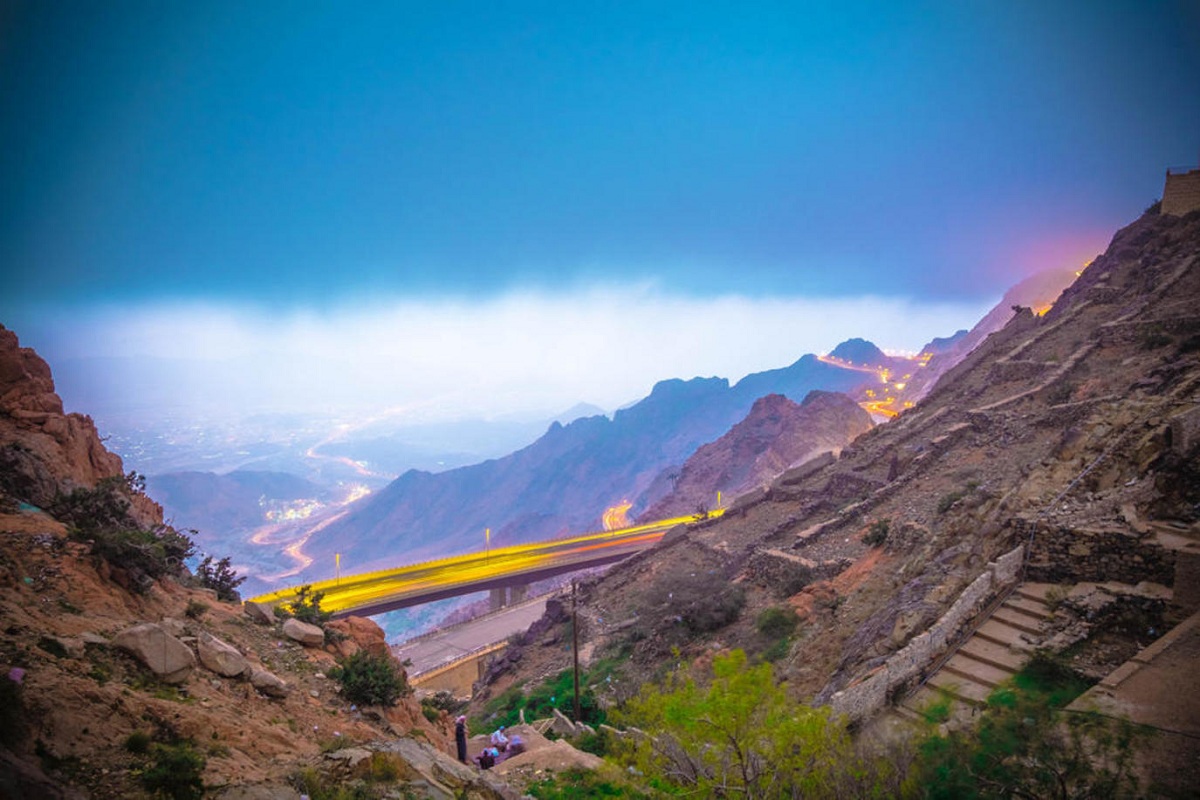 اكتشاف جمال الصيف في السعودية: من أبها إلى فرسان