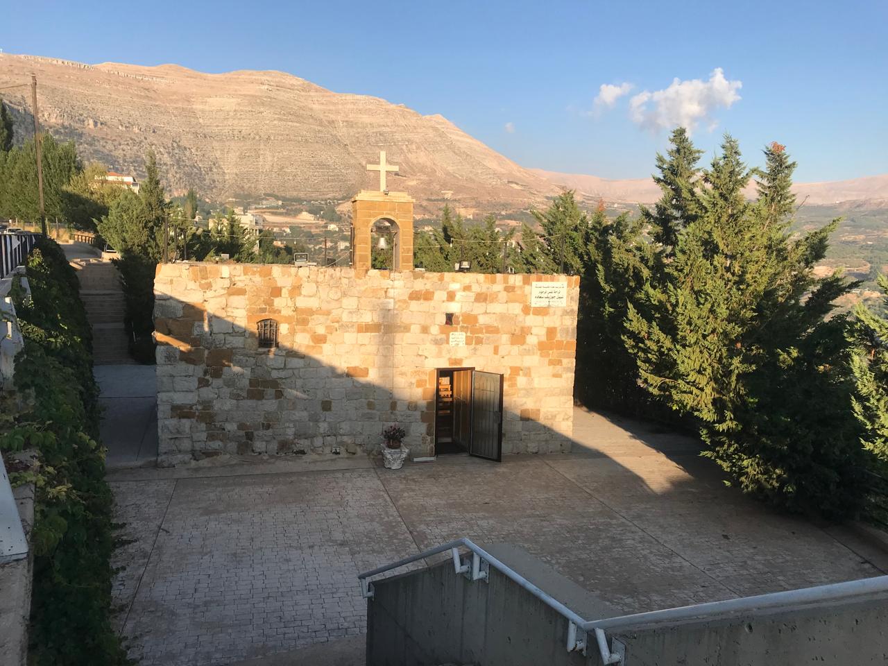 بالصور- الاستعدادات الإهدنية تسابق موعد تطويب الدويهي غدا... تمثال لمؤسسي الرهبانيات وقداسا شكر