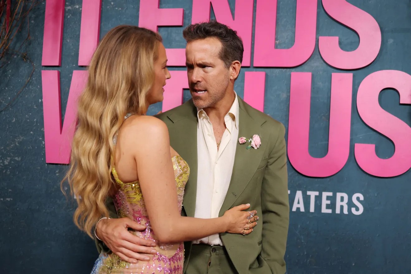 الزوج والحماة والصديق يستجوبون شريك بلايك ليفلي تزامنا مع عرض فيلمهما الجديد (فيديو)