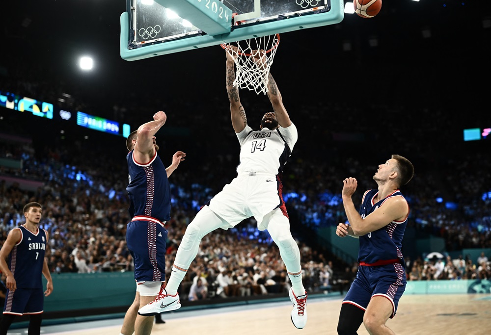 الأميركيون يفلتون من صربيا لتجديد الموعد على الذهب مع فرنسا (صور)