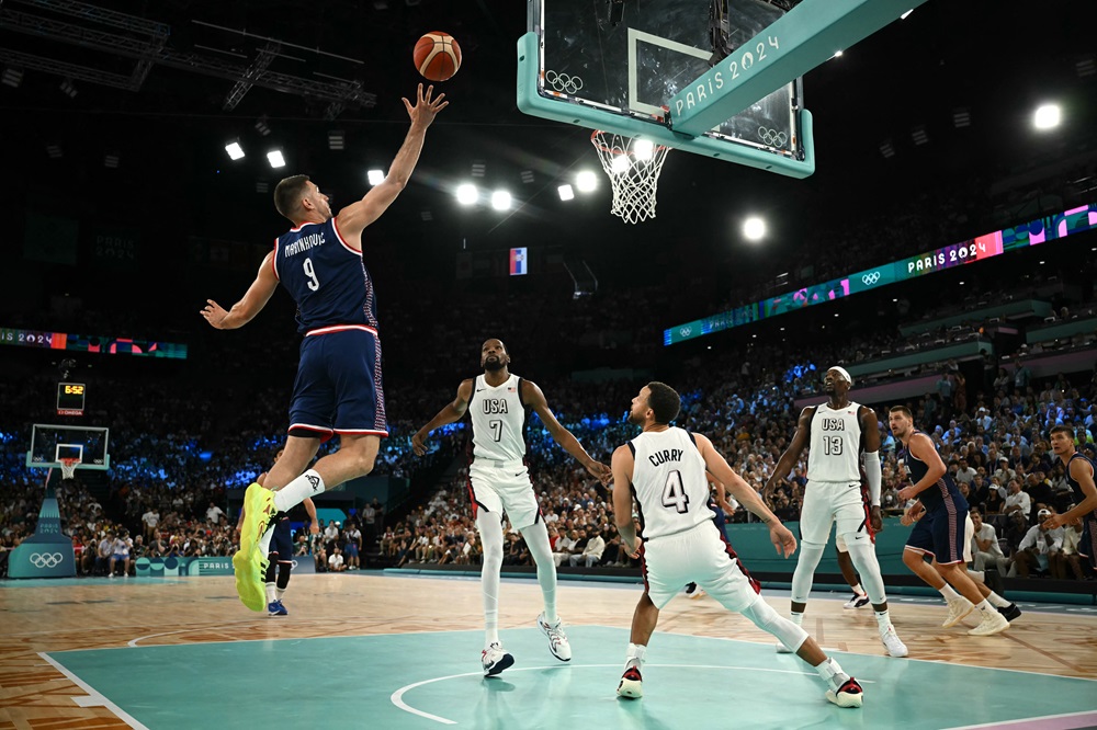 الأميركيون يفلتون من صربيا لتجديد الموعد على الذهب مع فرنسا (صور)