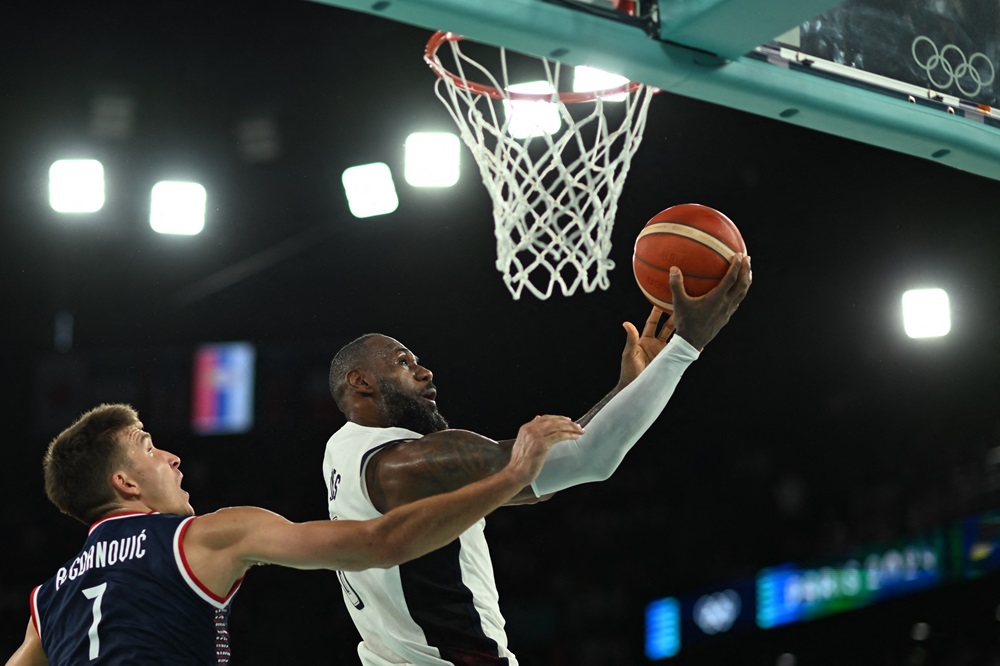 الأميركيون يفلتون من صربيا لتجديد الموعد على الذهب مع فرنسا (صور)