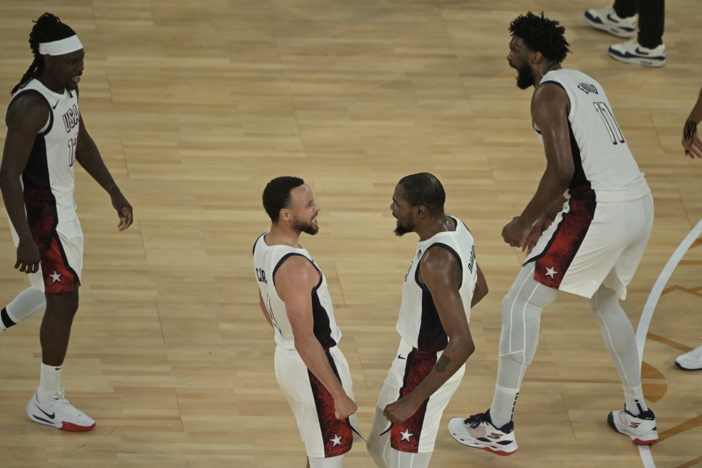 الأميركيون يفلتون من صربيا لتجديد الموعد على الذهب مع فرنسا (صور)